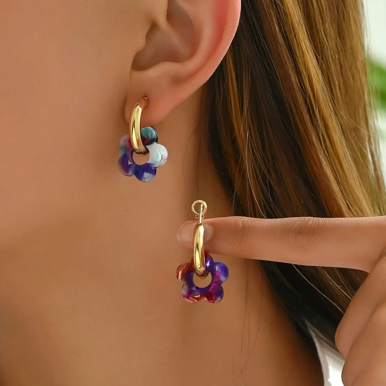 Acrylic Gradient Dopamine Flower Earrings, Female Niche Design, Light Luxury Temperament, Elegant and Versatile Earrings