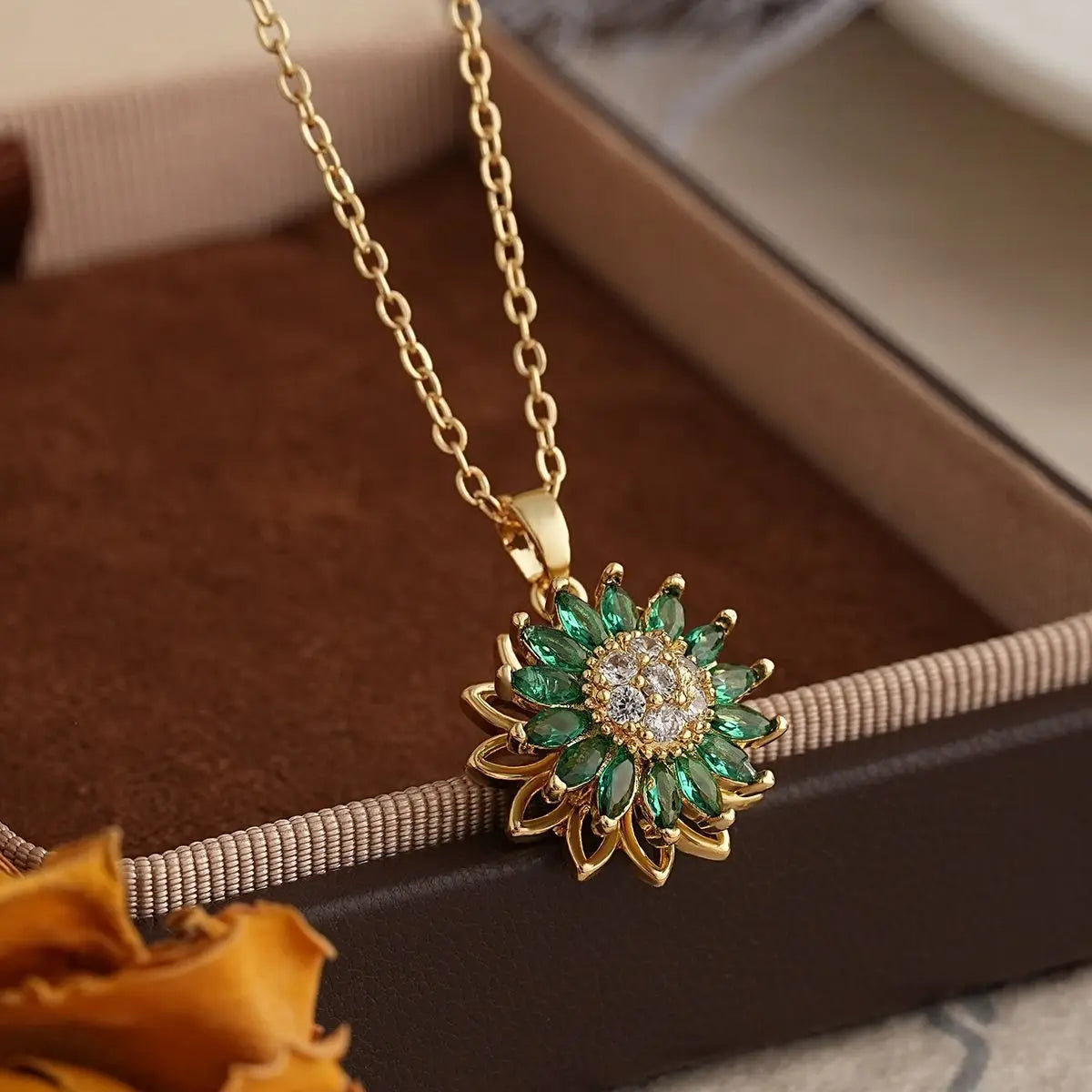 Light Luxury Rotatable Sunflower Necklace with Stylish Design, Simple and Trendy Sunflower Micro Inlaid Zircon Titanium Steel Ch