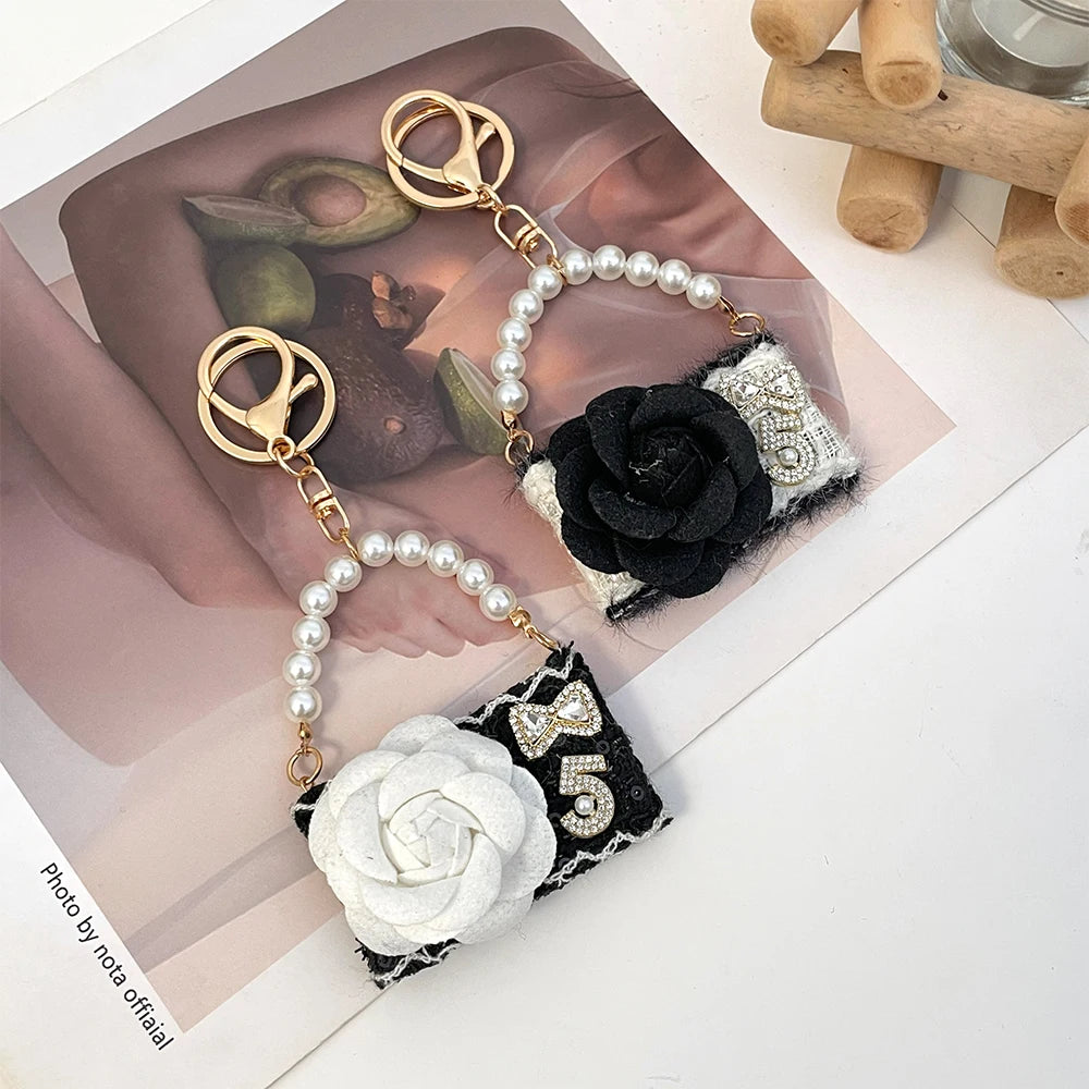 Camellia Keychain Luxury Crystal Bow Pearl Chain Black and White Flower Women's Bag Pendant Handbag Key Ring