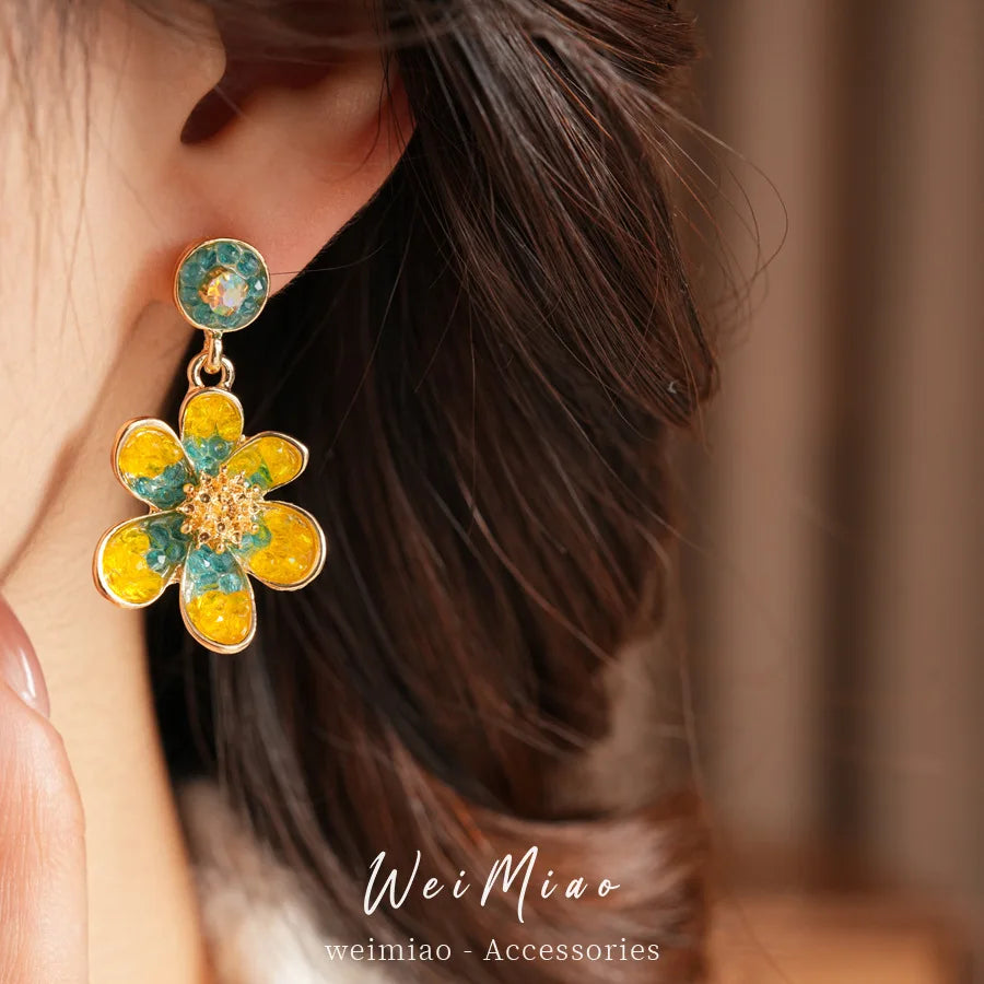 Vintage Silver Needle Rhinestone Flower Round Earrings Light Luxury Retro Exquisite Stud Ear Jewelry For Women