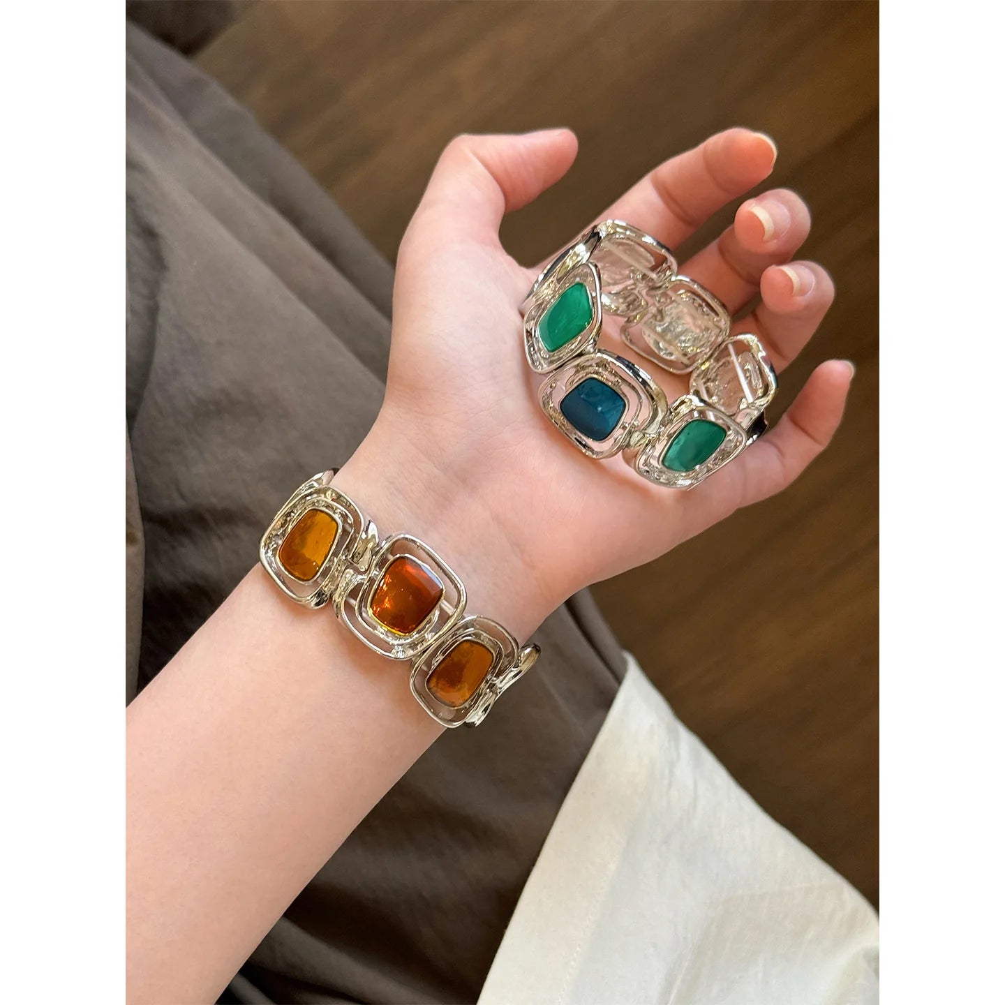 Oil-dropped Hollow Geometric Elastic Bracelets for Woemn 2025  New in Retro Light Luxury Bracelet Design Unique Hand Jewelry