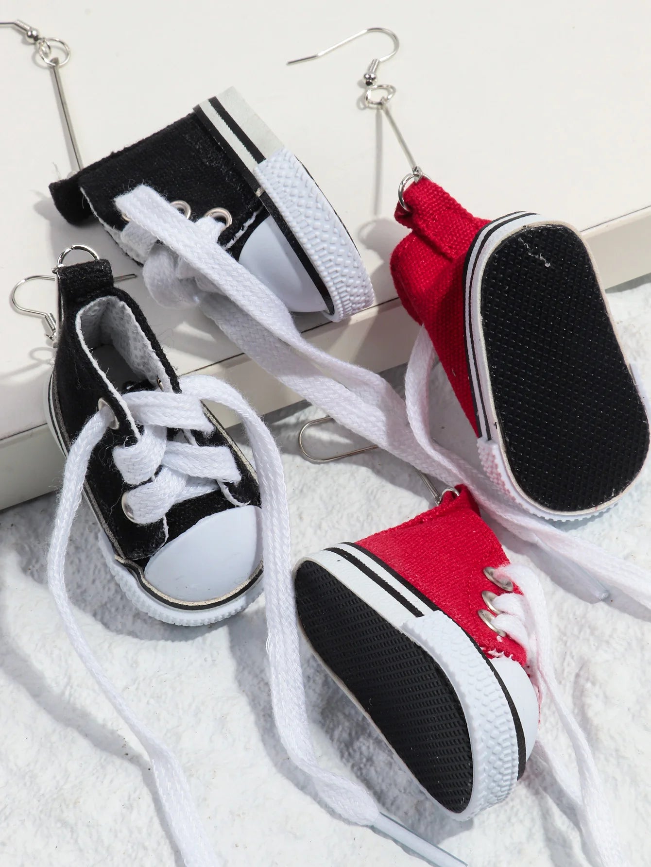 Creative 3D Canvas Shoes Pendant Earrings for Women Fashion Funny Sneaker Tennis Shoe Drop Earrings Party Jewelry Gifts