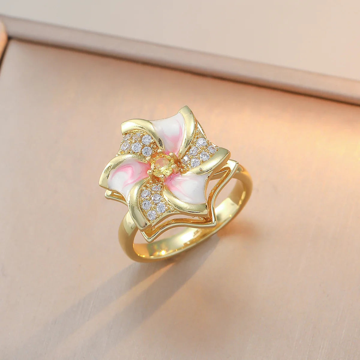Rotatable Flower Cubic Zircon necklace, light luxury and high-end slightly Stainless Steel clavicle chain Relief jewelry