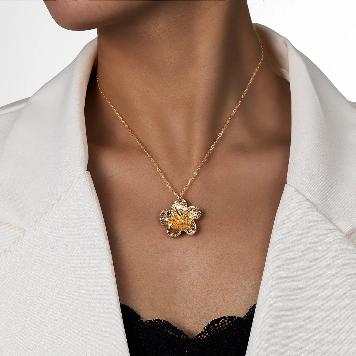 Minimalist Hammered Floral Pendant Necklace for Women Gold Plated Dainty Choker Office Everyday Wear Elegant Luxury Fashion Jewe