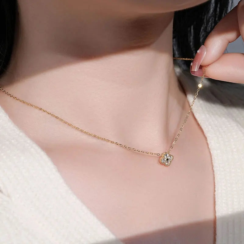 OXTAO Moissanite Necklace Ladies Elegant Four-Leaf Pendant Necklace with Certified 925 Silver Luxury Clover Wedding Jewelry Gift