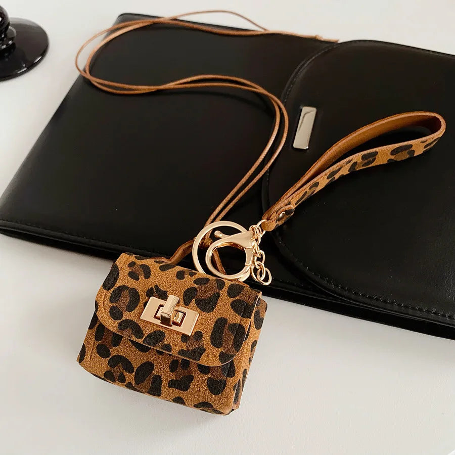 Bag Shape Leopard Print Leather Pendant Necklace Vintage Fashion Temperament  Sweater Chain Woman for Daily Accessories N1