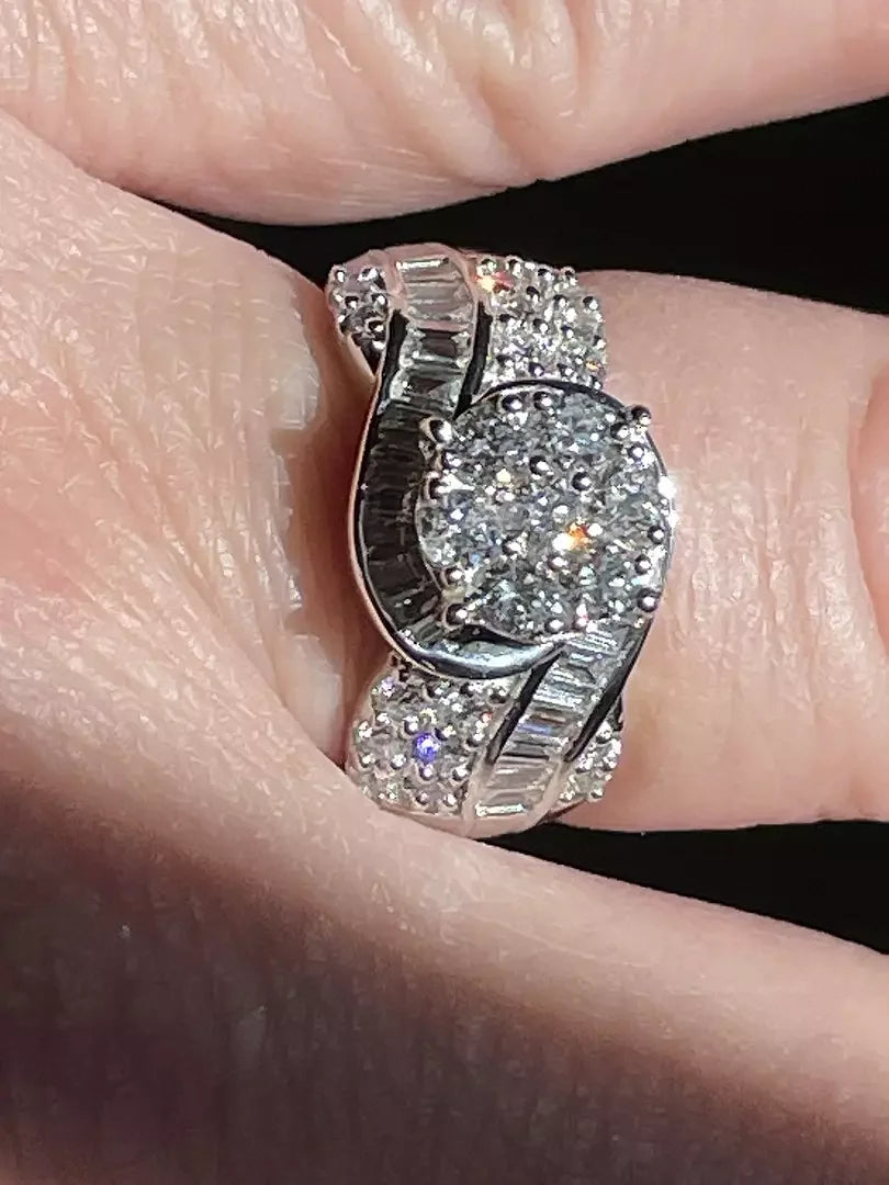 New Geometrically Wrapped Diamond Ring Women's Creative Jewelry White Zircon Ring For Party Birthday And Wedding Gift