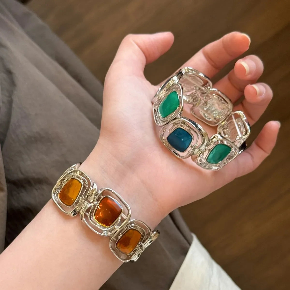 Oil-dropped Hollow Geometric Elastic Bracelets for Woemn 2025  New in Retro Light Luxury Bracelet Design Unique Hand Jewelry
