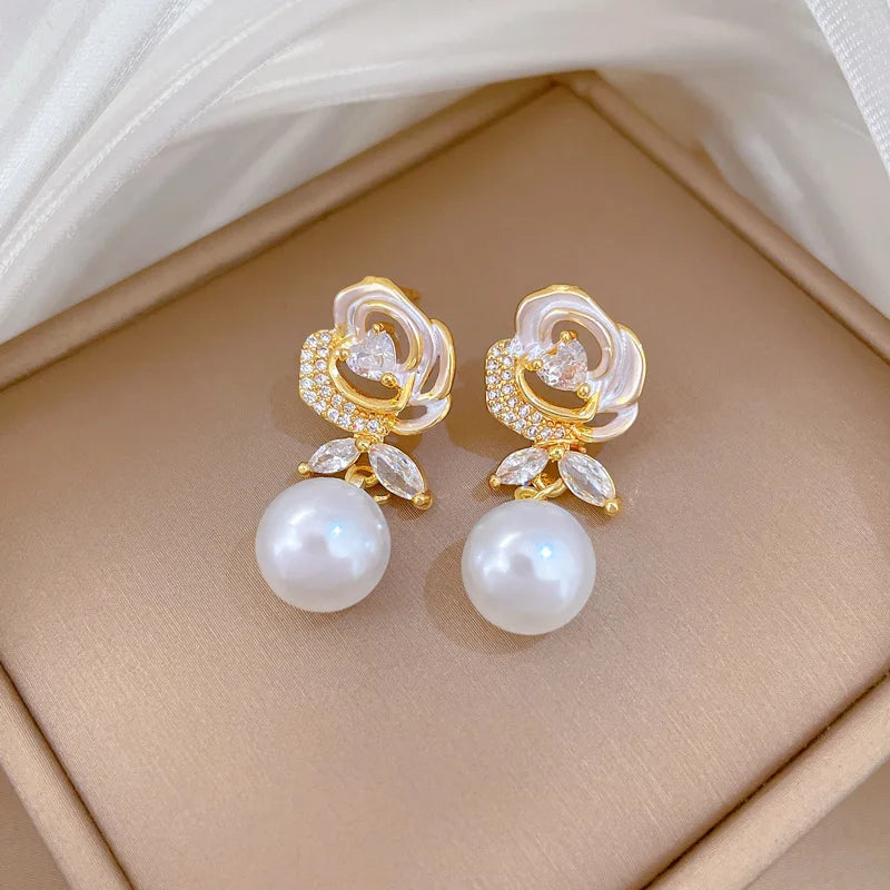 Romantic Shell Flower Pendant Necklace with Imitation Pearl Luxury Trendy Wedding Accessories Gift Aesthetic Jewelry for Women