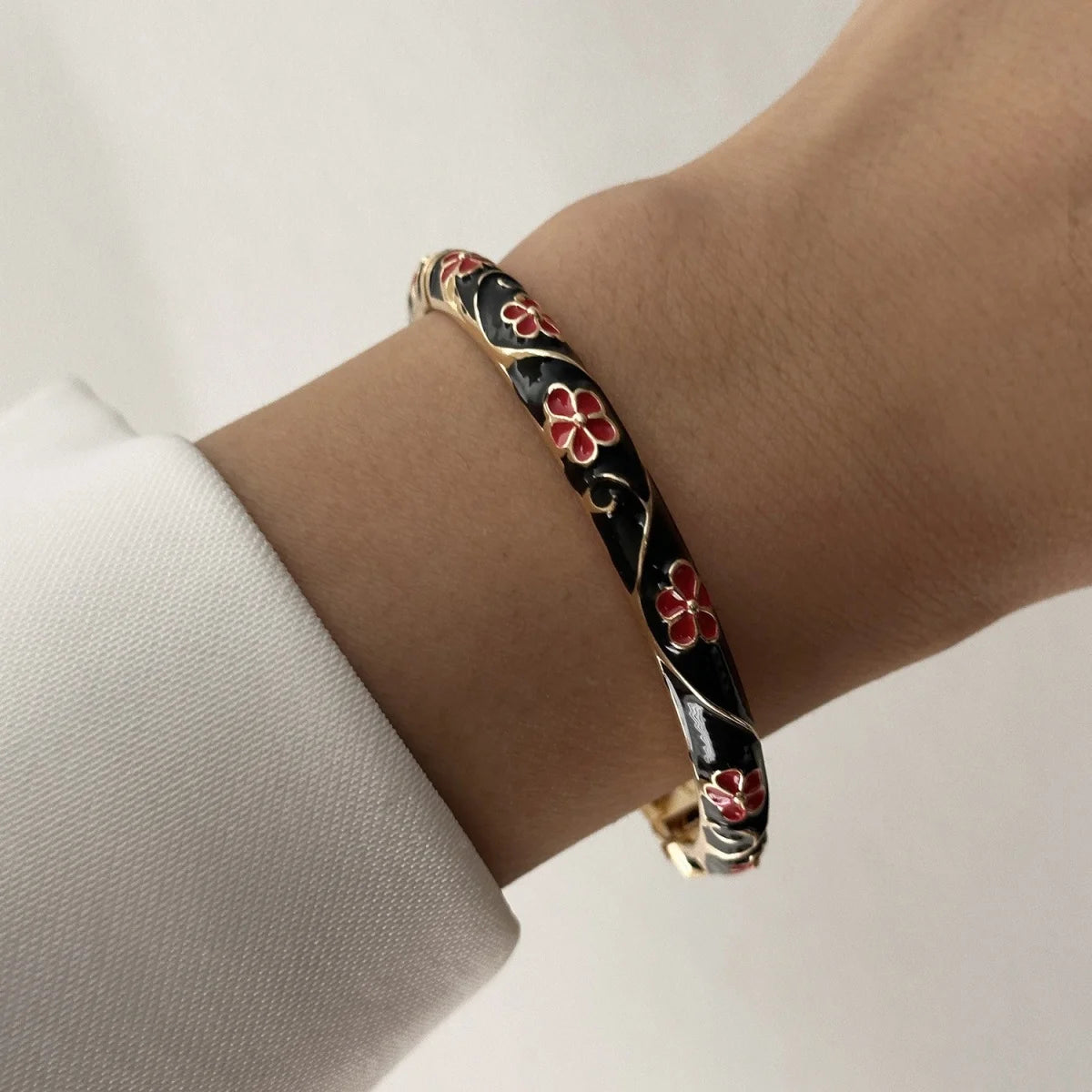 KMVEXO Sweet Pink Enamel Dripping Oil Metal Bangles for Women Bracelet Personality Trendy Temperament Charm Bracelets Jewelry ﻿