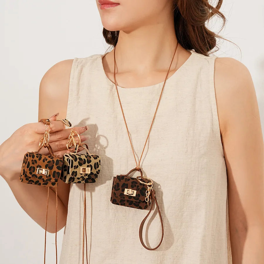 Bag Shape Leopard Print Leather Pendant Necklace Vintage Fashion Temperament  Sweater Chain Woman for Daily Accessories N1