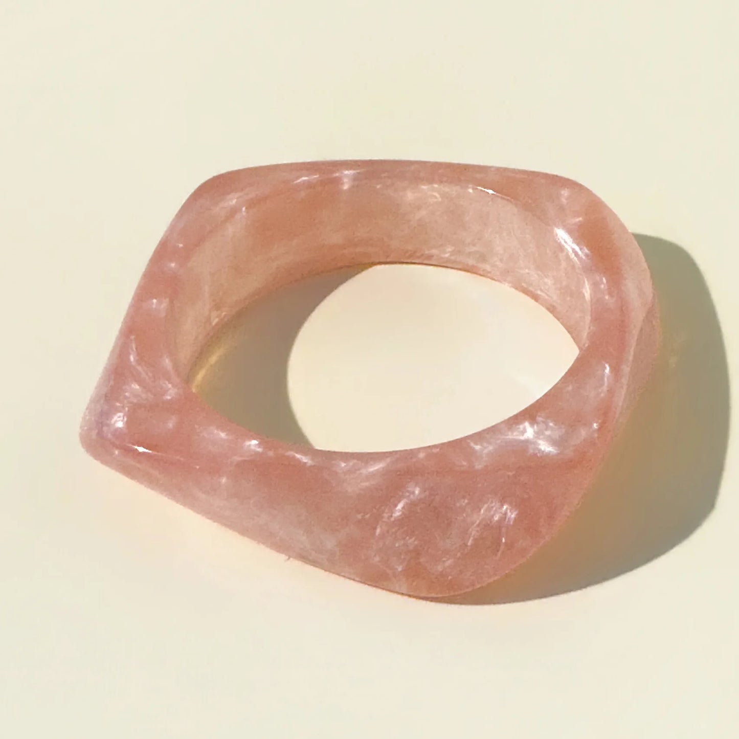 KMVEXO Geometric Irregular Pink Twisted Resin Bangles for Women Girl Party Jewelry 2026 Summer Vacation Decoration Bracelet ﻿