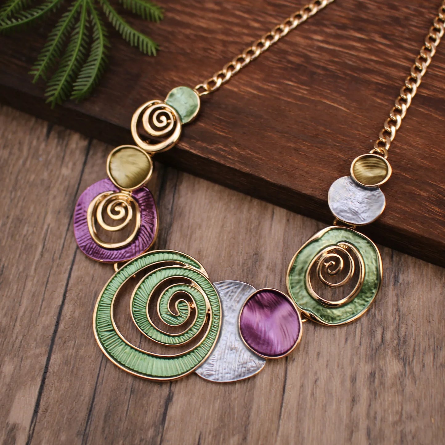 new color painting oil hollow conch necklace, fashionable and versatile women's high-end conch neck chain wholesale