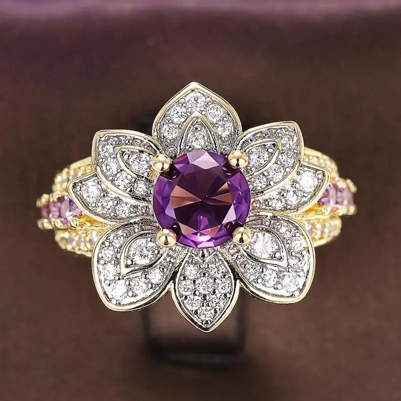 Huitan Gorgeous Flower Shaped Women Ring Inlaid Brilliant Purple Cubic Zirconia Fashion Wedding Party Luxury Accessories Jewelry