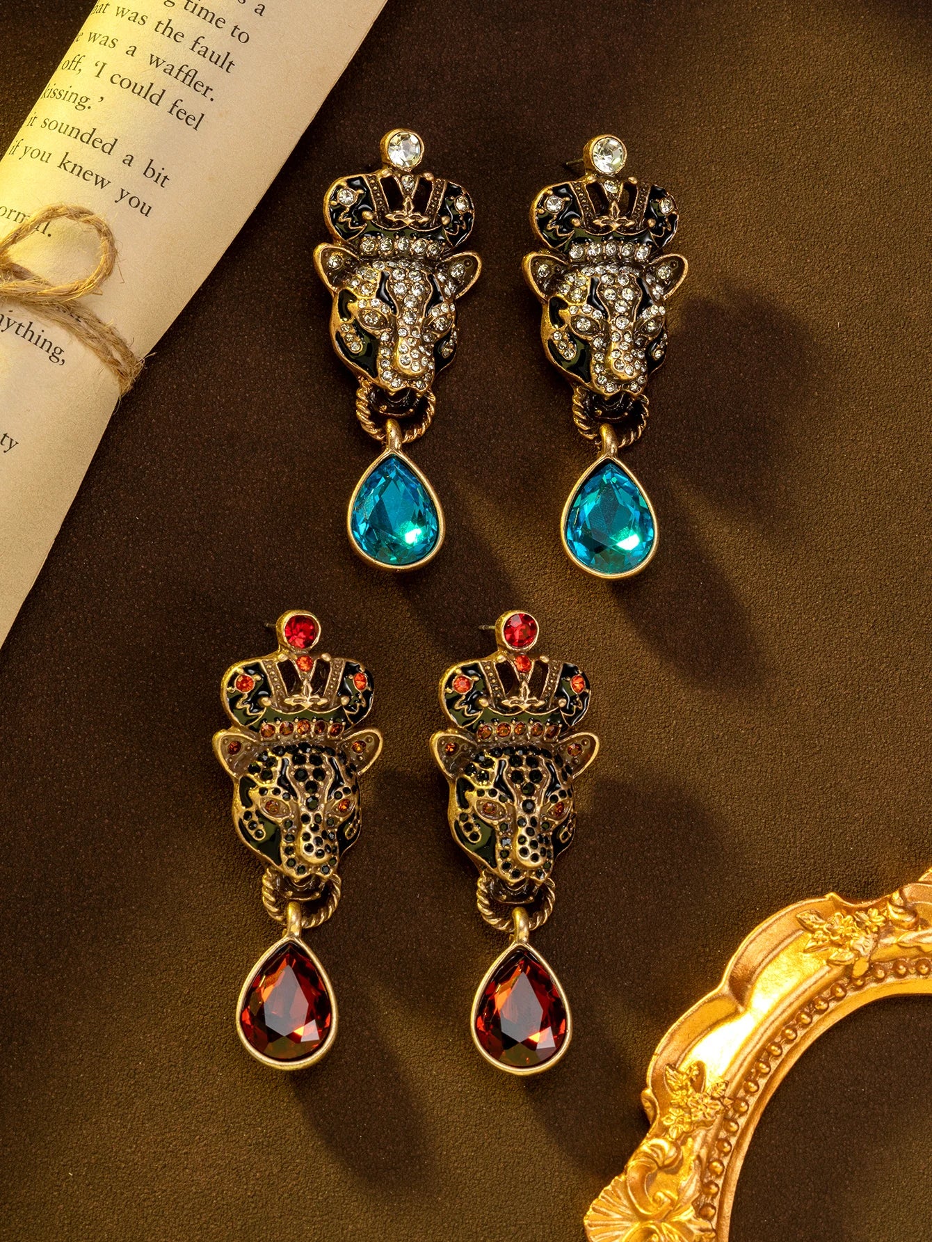 1 Pair of Vintage Retro Palace-Style Leopard Head Red and Blue Rhinestone Pendant Earrings, Niche Style, Suitable for Women's Daily Wear, Parties, and as a Gift