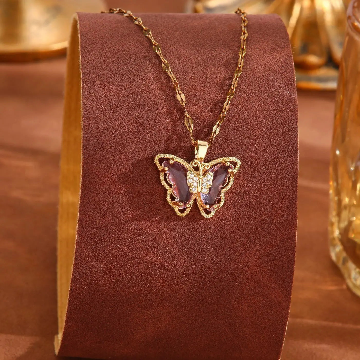 Dreamy purple butterfly zircon pendant necklace with a niche design, featuring a collarbone chain that never fades, made of tita