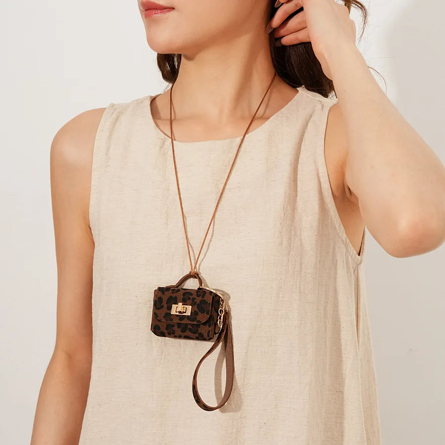 Bag Shape Leopard Print Leather Pendant Necklace Vintage Fashion Temperament  Sweater Chain Woman for Daily Accessories N1