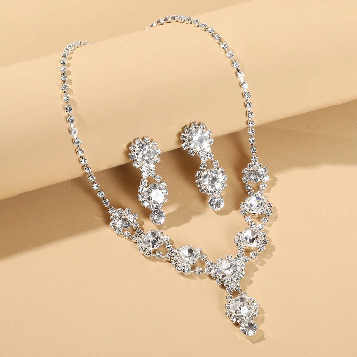 Simple and luxurious full diamond flower necklace, earring accessories suitable for commuting, dating, wedding scenes