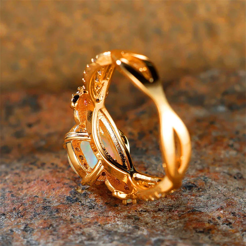 Cute Female Round White Fire Opal Stone Ring Yellow Gold Color Flower Engagement Rings For Women Charm Wedding Jewelry