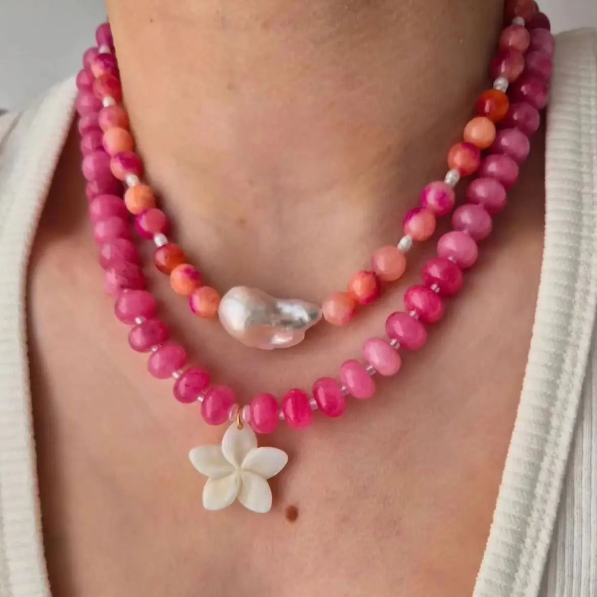 Pink Natural Stone Beads Choker Necklace with Flower Shell Pendant for Women Handmade Beaded Necklace Bohemia Jewelry Gifts