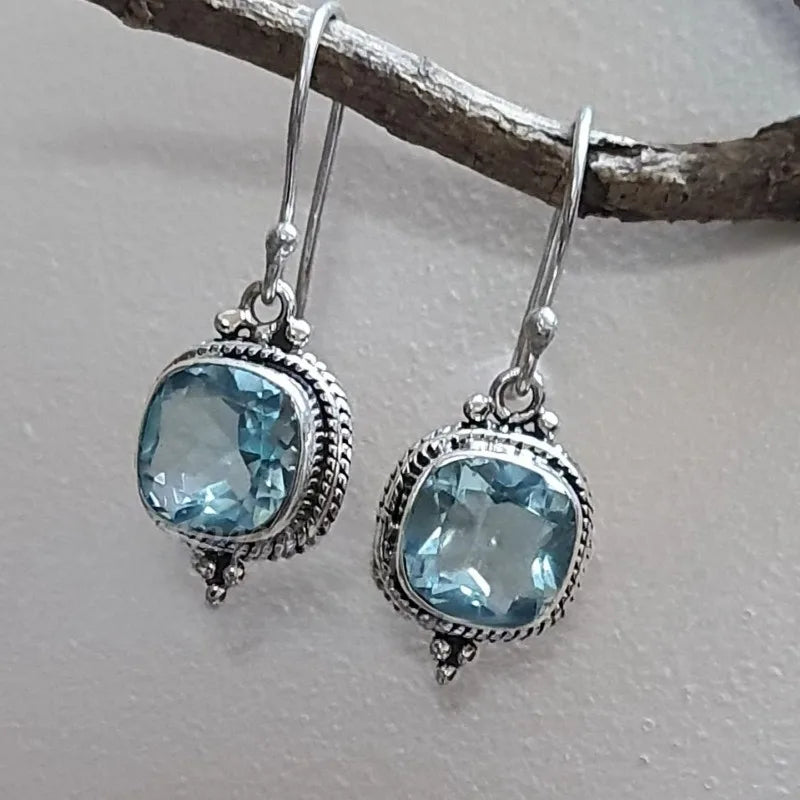 1 Pair of Elegant Retro Earrings Set with Blue Synthetic Zirconia, Suitable for Daily and Party Wear, Versatile Throughout