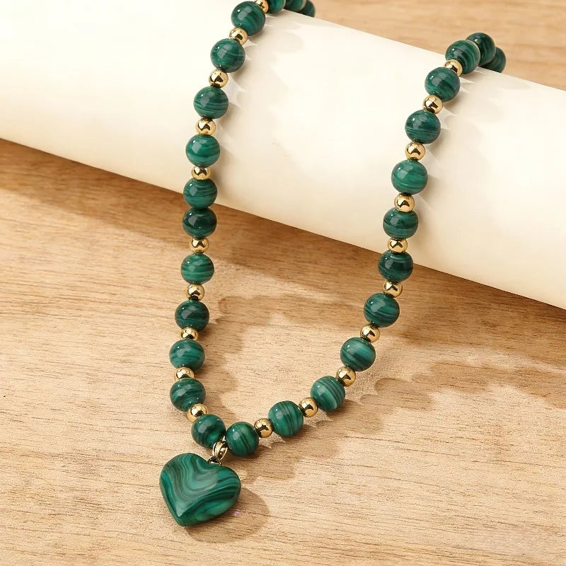 Green Heart Stone Pendant Necklace Natural Stone Beaded Chain Choker Necklaces Fashion Jewelry for Women Daily Party Wear Gifts