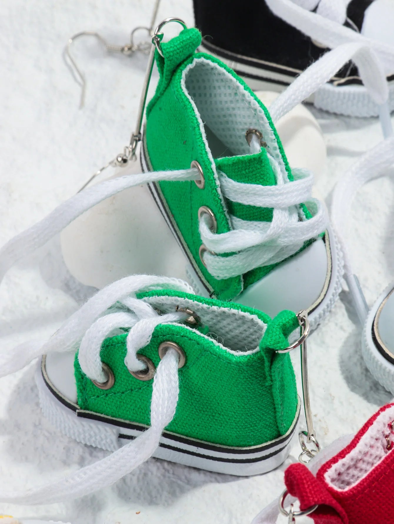 Creative 3D Canvas Shoes Pendant Earrings for Women Fashion Funny Sneaker Tennis Shoe Drop Earrings Party Jewelry Gifts