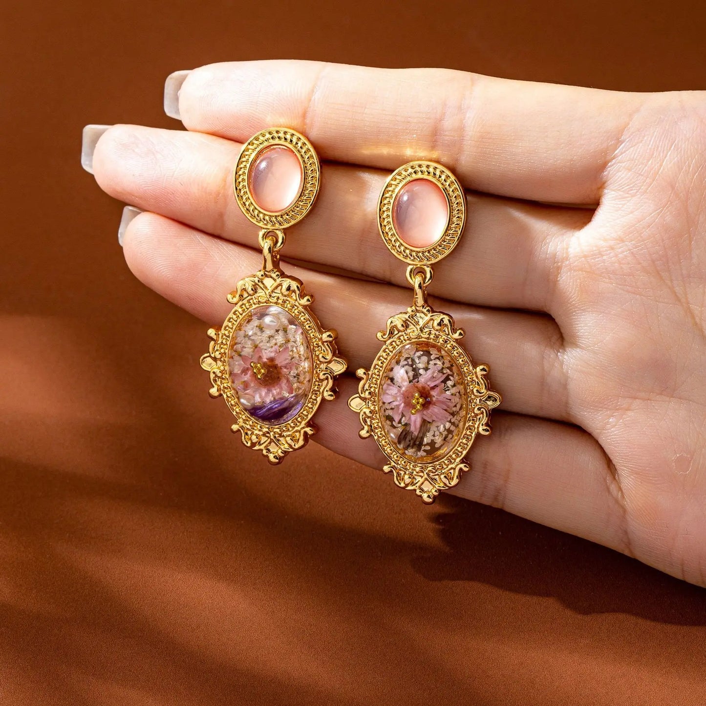 Middle French retro court style gold dried petal earrings for women with a light luxury temperament and autumn and winter atmosp