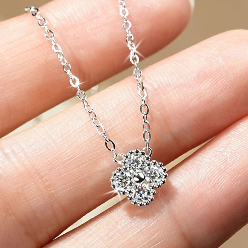 OXTAO Moissanite Necklace Ladies Elegant Four-Leaf Pendant Necklace with Certified 925 Silver Luxury Clover Wedding Jewelry Gift
