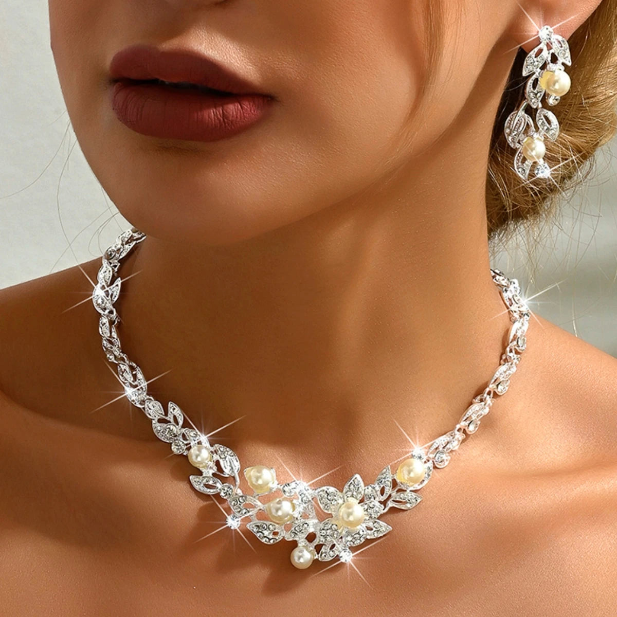 Rich Heiress Feeling Pearl Alloy Necklace Earring Set Suitable for Holiday Parties, Dates, Travel and Versatile Occasions