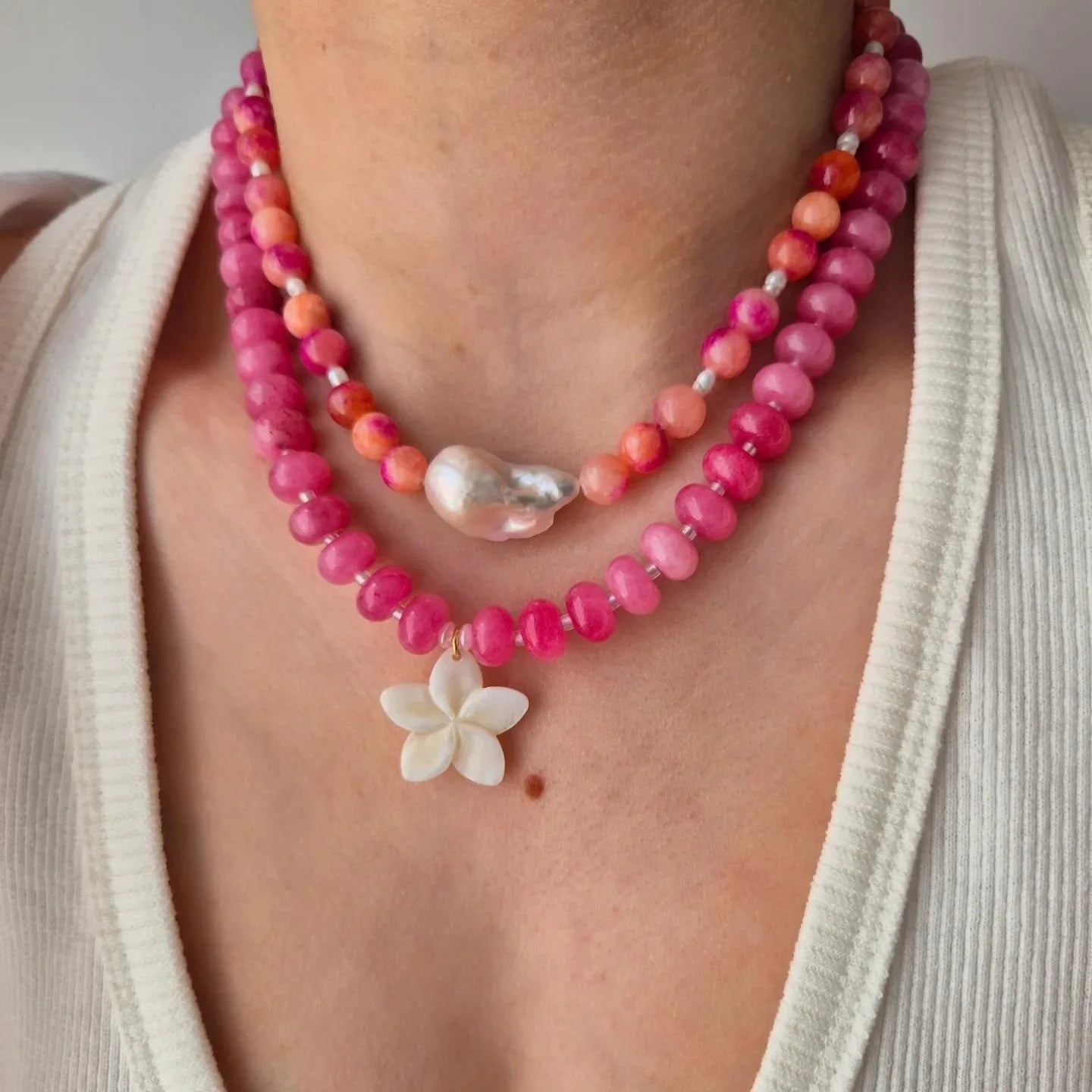 Pink Natural Stone Beads Choker Necklace with Flower Shell Pendant for Women Handmade Beaded Necklace Bohemia Jewelry Gifts
