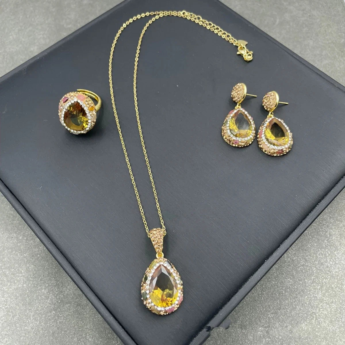 Unique Sudan Stone Crystal Charm Necklace Stud Earring Set Sultanite Color Change Tourmaline Waterdrop Zultanite Jewelry Sets