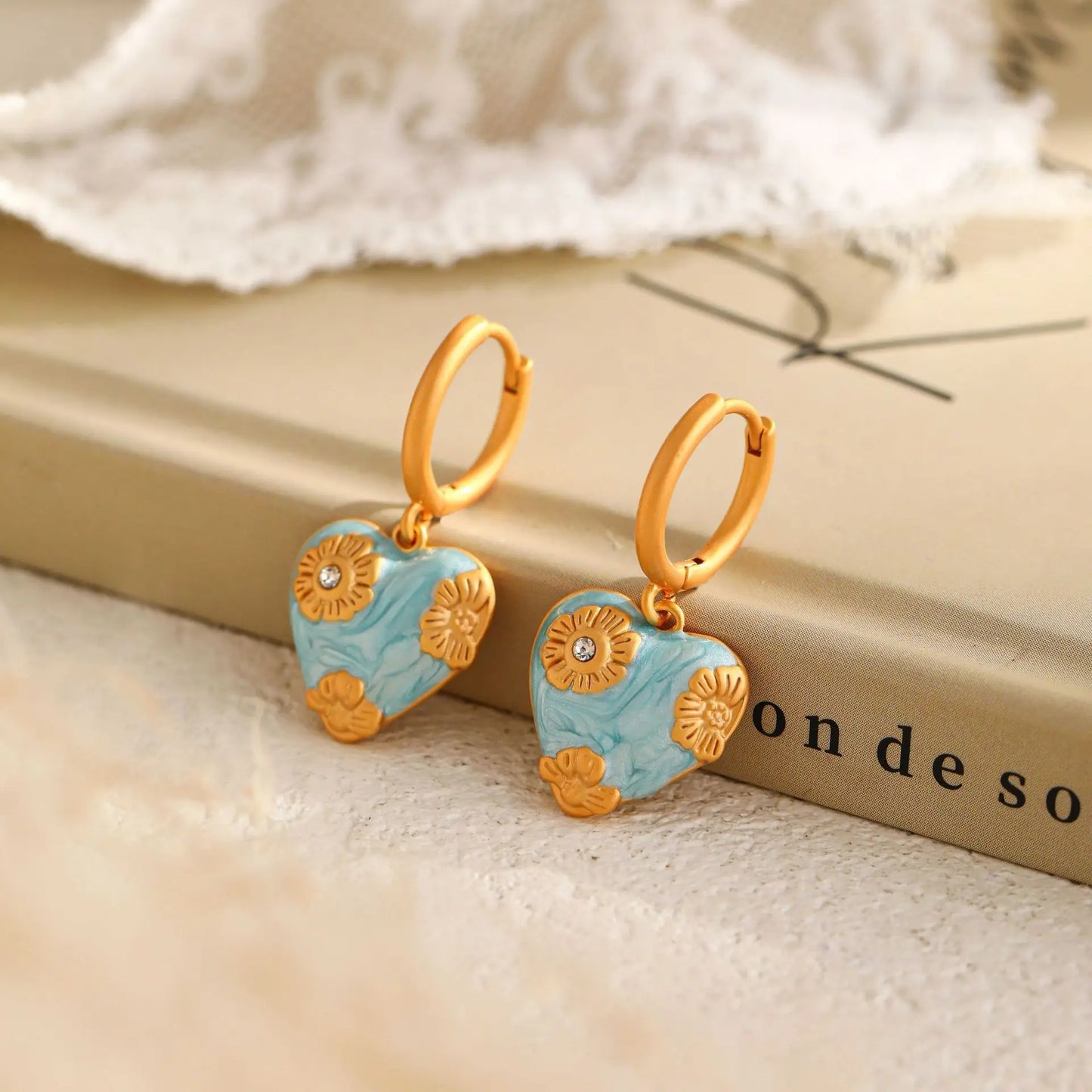 French Retro Enamel Drop Oil Flower Pendant Earrings with Oil Painting Style, High-End Fashion, Collarbone Chain, Heart-Shaped E
