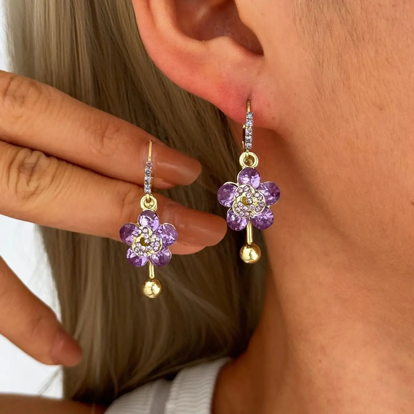 European and American fashion purple sparkling diamond flower design earrings with a sense of light luxury and high-end temperam
