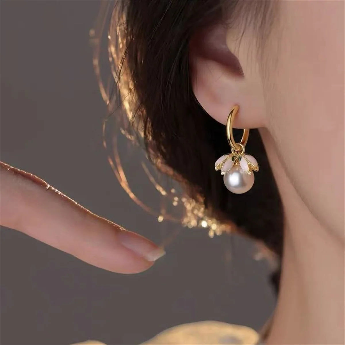 Small Flower Luxury Charm Female Round White Pearl Stud Earrings Rose Gold Color Wedding Jewelry For Women