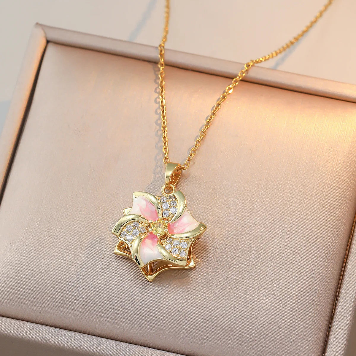 Rotatable Flower Cubic Zircon necklace, light luxury and high-end slightly Stainless Steel clavicle chain Relief jewelry