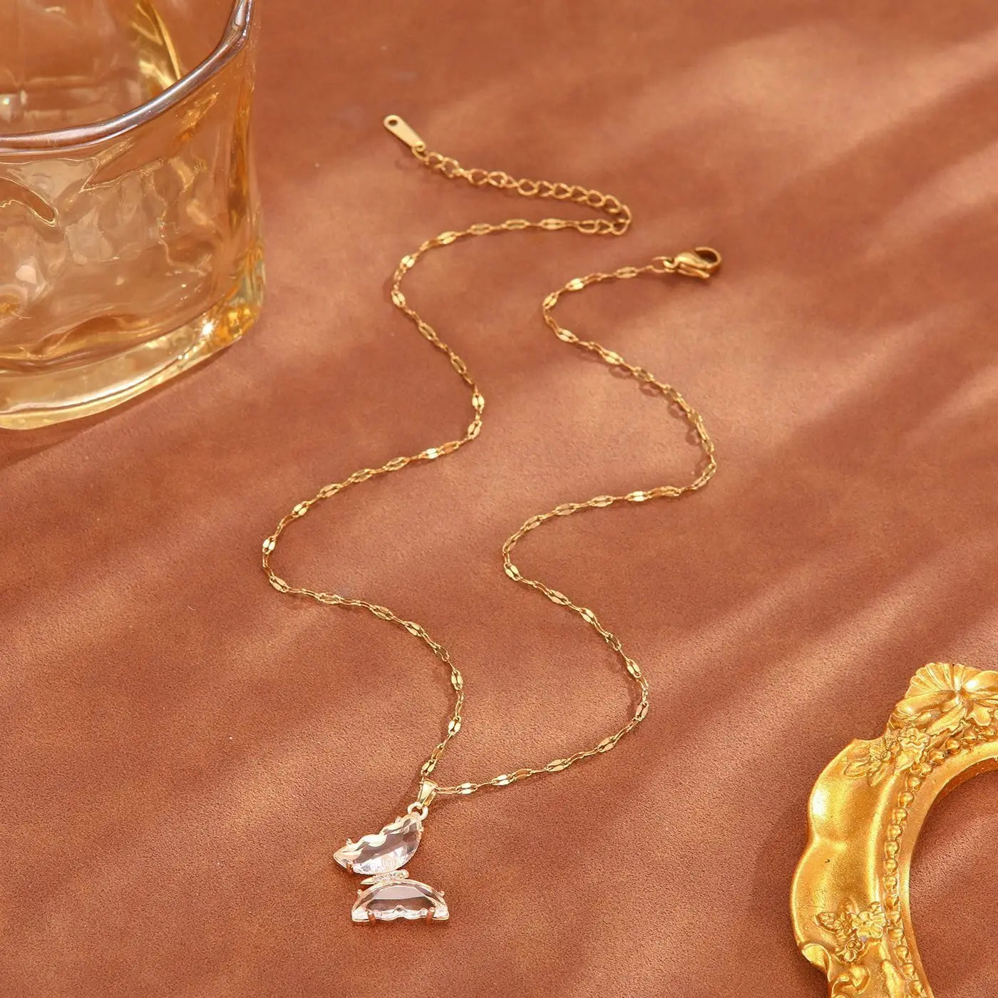 Dreamy purple butterfly zircon pendant necklace with a niche design, featuring a collarbone chain that never fades, made of tita