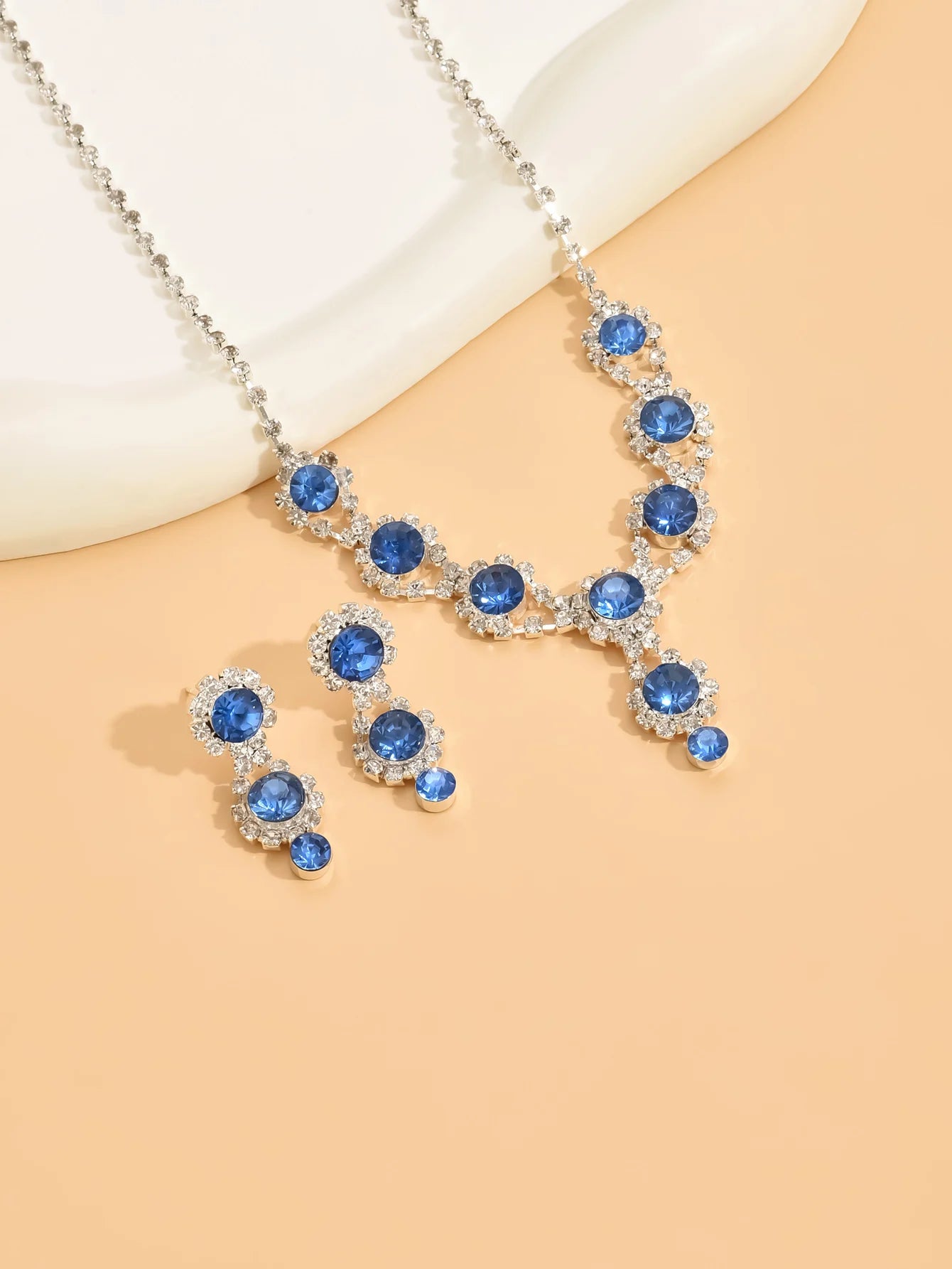 Simple and luxurious full diamond flower necklace, earring accessories suitable for commuting, dating, wedding scenes