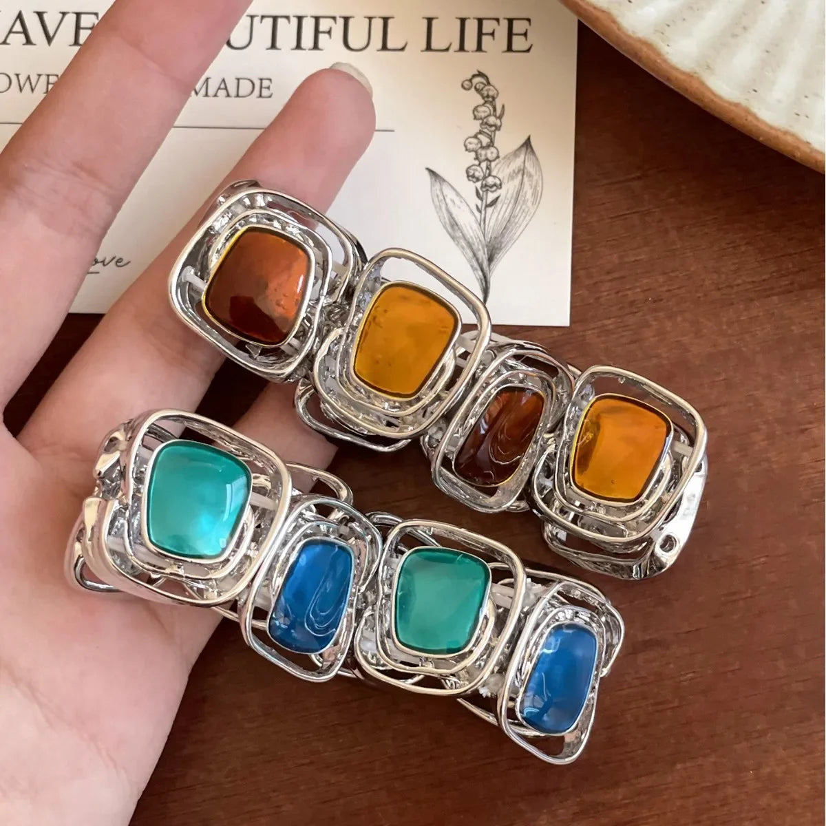 Oil-dropped Hollow Geometric Elastic Bracelets for Woemn 2025  New in Retro Light Luxury Bracelet Design Unique Hand Jewelry
