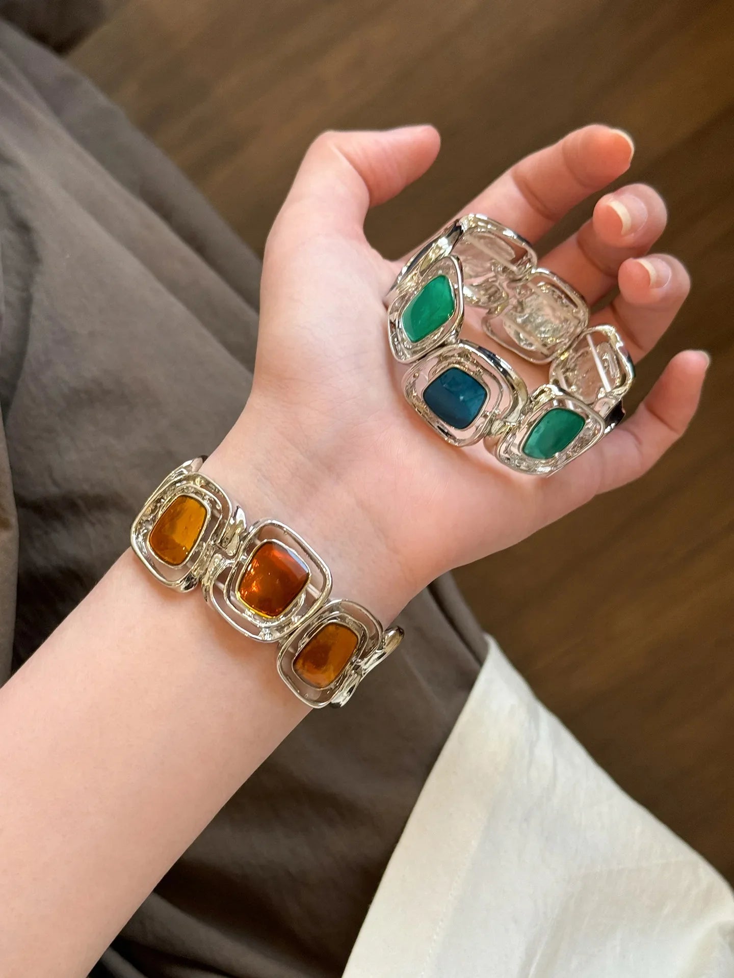 Oil-dropped Hollow Geometric Elastic Bracelets for Woemn 2025  New in Retro Light Luxury Bracelet Design Unique Hand Jewelry