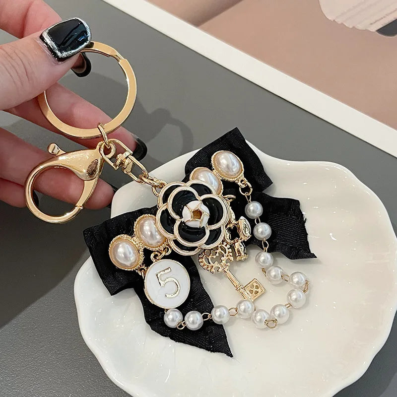 Luxury woman jewelry Pearl alloy bag pendant keychains ring bow tie pendant keychain accessories Key Chain for bags