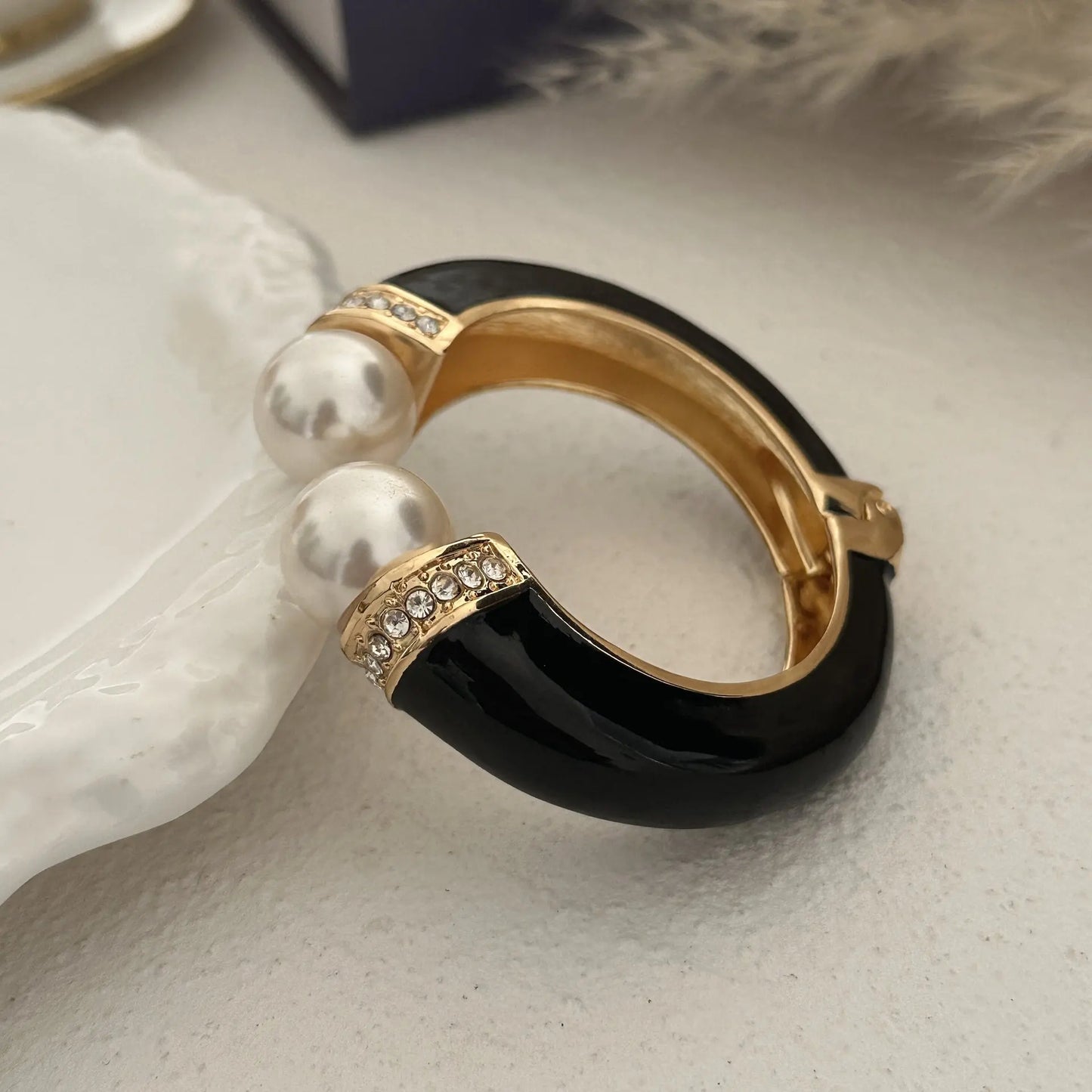 KMVEXO Black Imitation Enamel Shape Round Metal Wide Bangles for Women Geometric Irregular Spring Bracelet Pulseras Jewelry