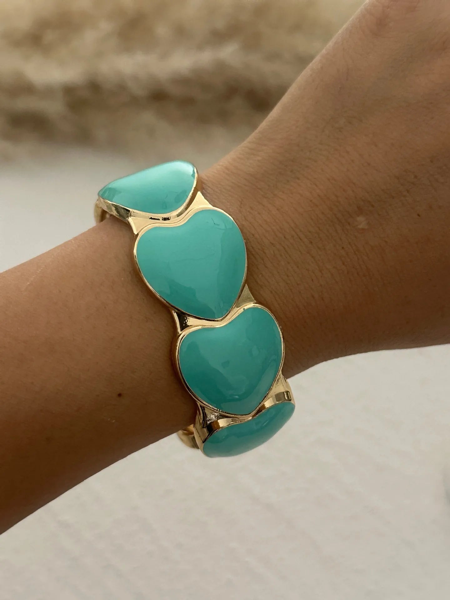 KMVEXO Imitation Enamel Feather Pattern Shape  Metal Wide Bangles for Women Geometric Irregular Spring Pearl Bracelet Jewelry