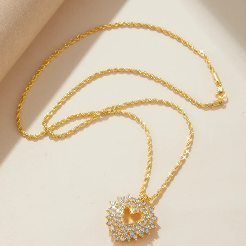 Romantic Fashion Exquisite Zircon Women's Pendant Necklace Hollowed Out Heart-shaped Party Birthday Holiday Valentine's Day gift