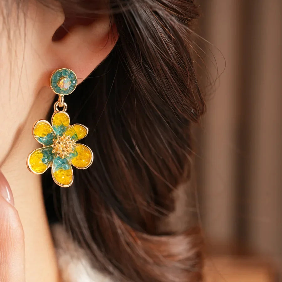 Vintage Silver Needle Rhinestone Flower Round Earrings Light Luxury Retro Exquisite Stud Ear Jewelry For Women