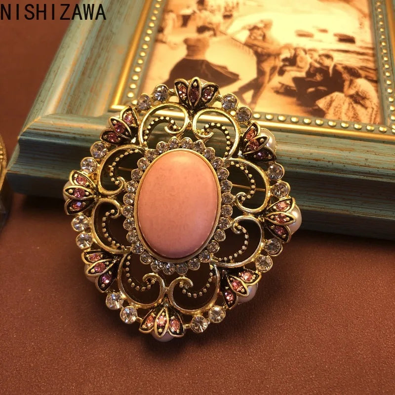 NISHIZAWA Geometric Brooches for Women Palace Style Hollow Out Fashion Jewelry Light Luxury Elegant Vintage Clothing Pins