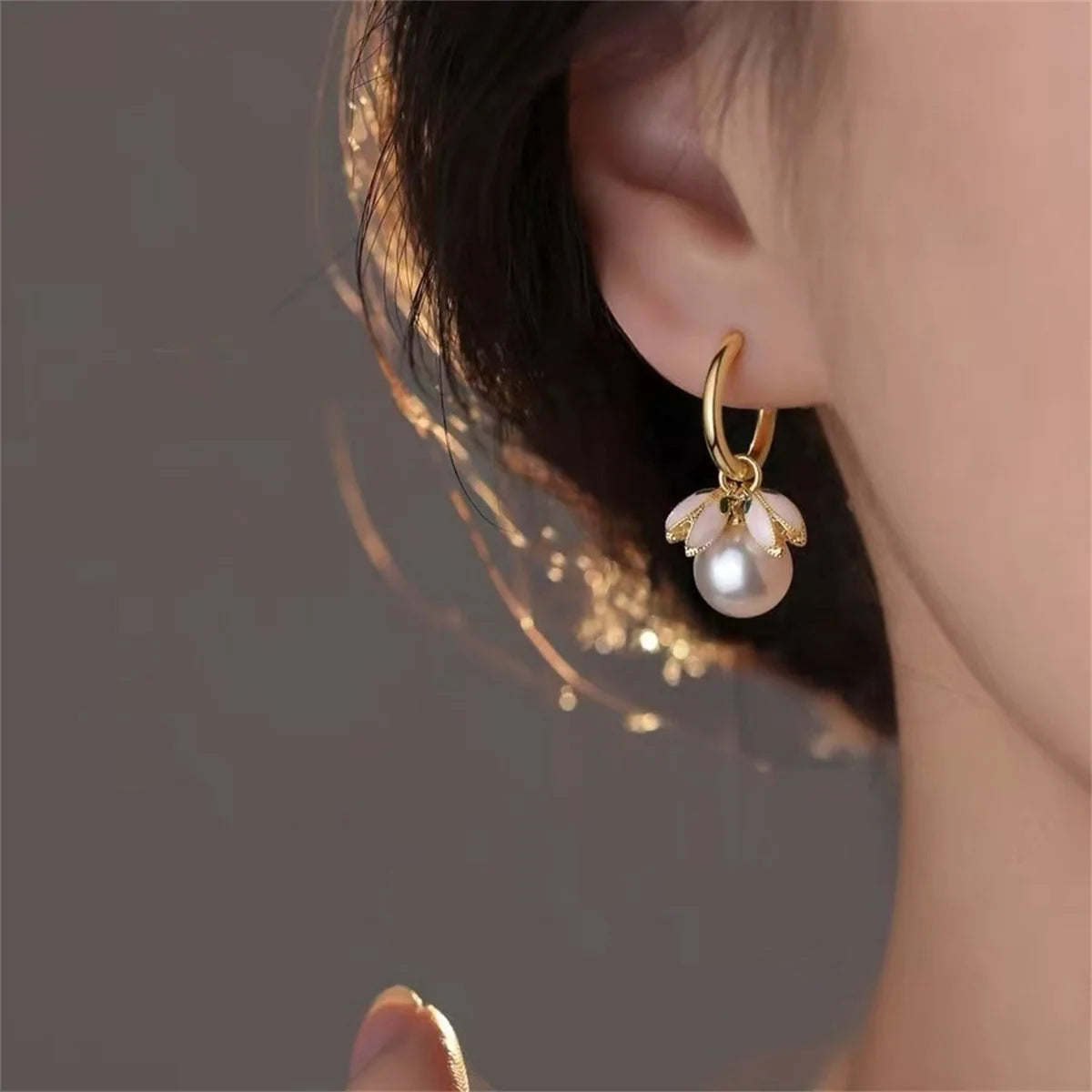 Small Flower Luxury Charm Female Round White Pearl Stud Earrings Rose Gold Color Wedding Jewelry For Women