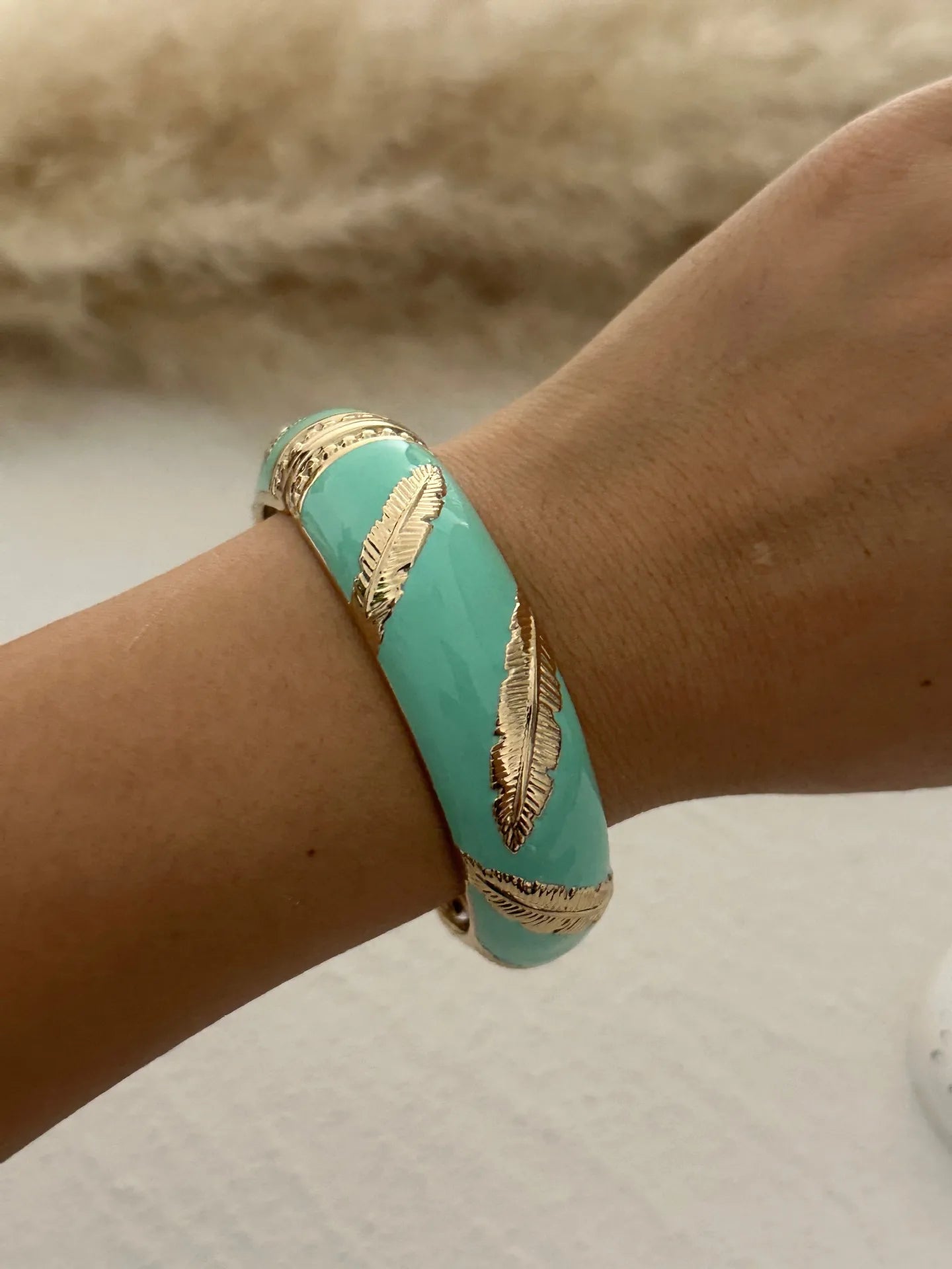 KMVEXO Imitation Enamel Feather Pattern Shape  Metal Wide Bangles for Women Geometric Irregular Spring Pearl Bracelet Jewelry