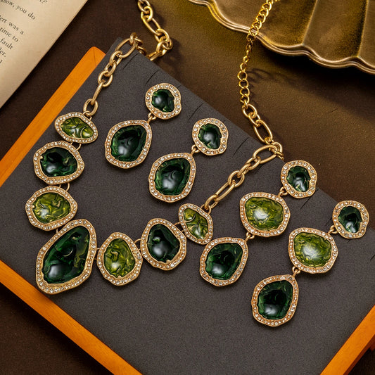 Vintage Fashion Green Glass Necklace and Earring Set with Drip Glaze Design, Textured Jewelry for Concerts, Vacations, and Banquets, a Gift for Mom or Girlfriend