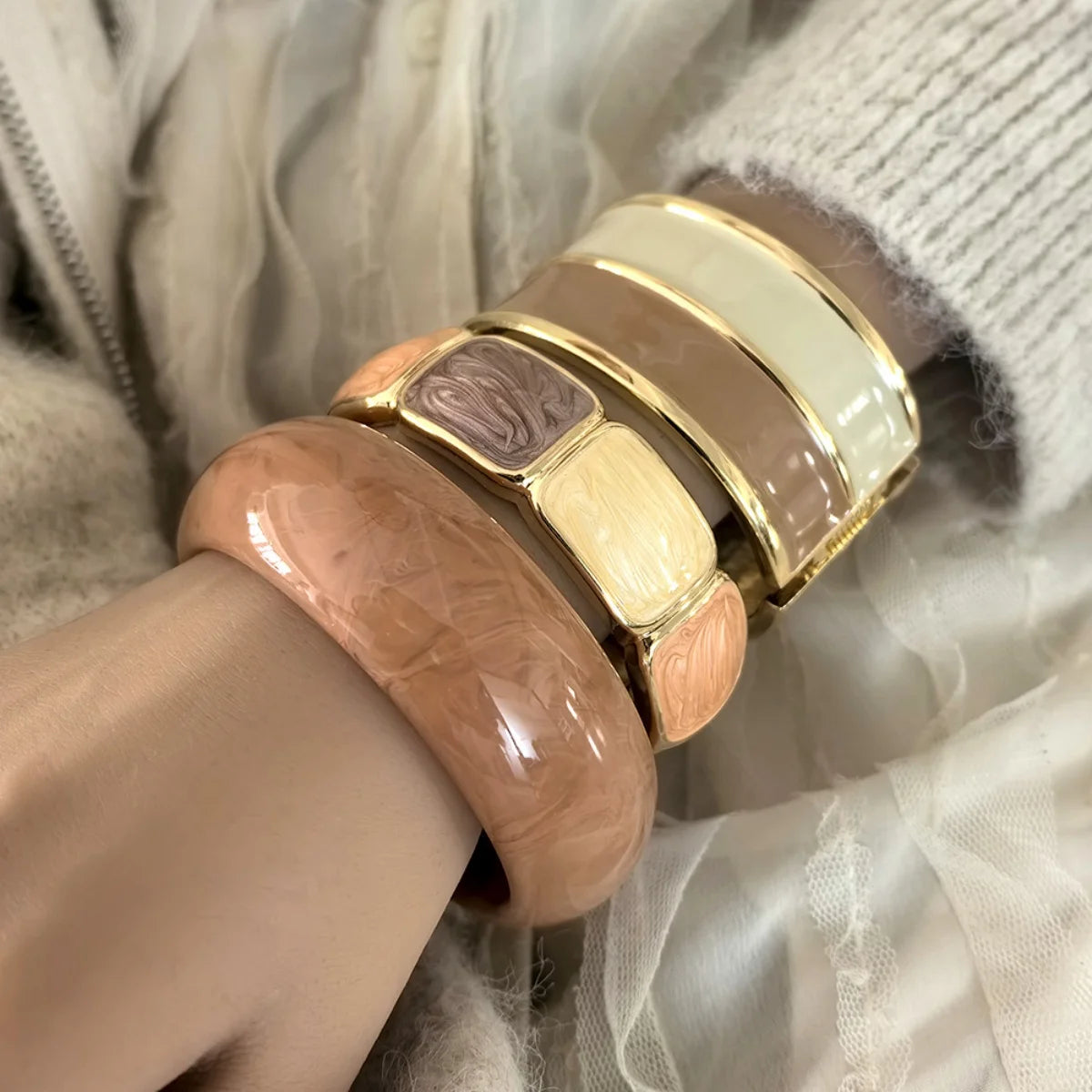 KMVEXO Vintage Punk Enamel Geometry Metal Wide Chunky Cuff Bangles for Women Resin Bracelet Party Jewelry Accessories ﻿
